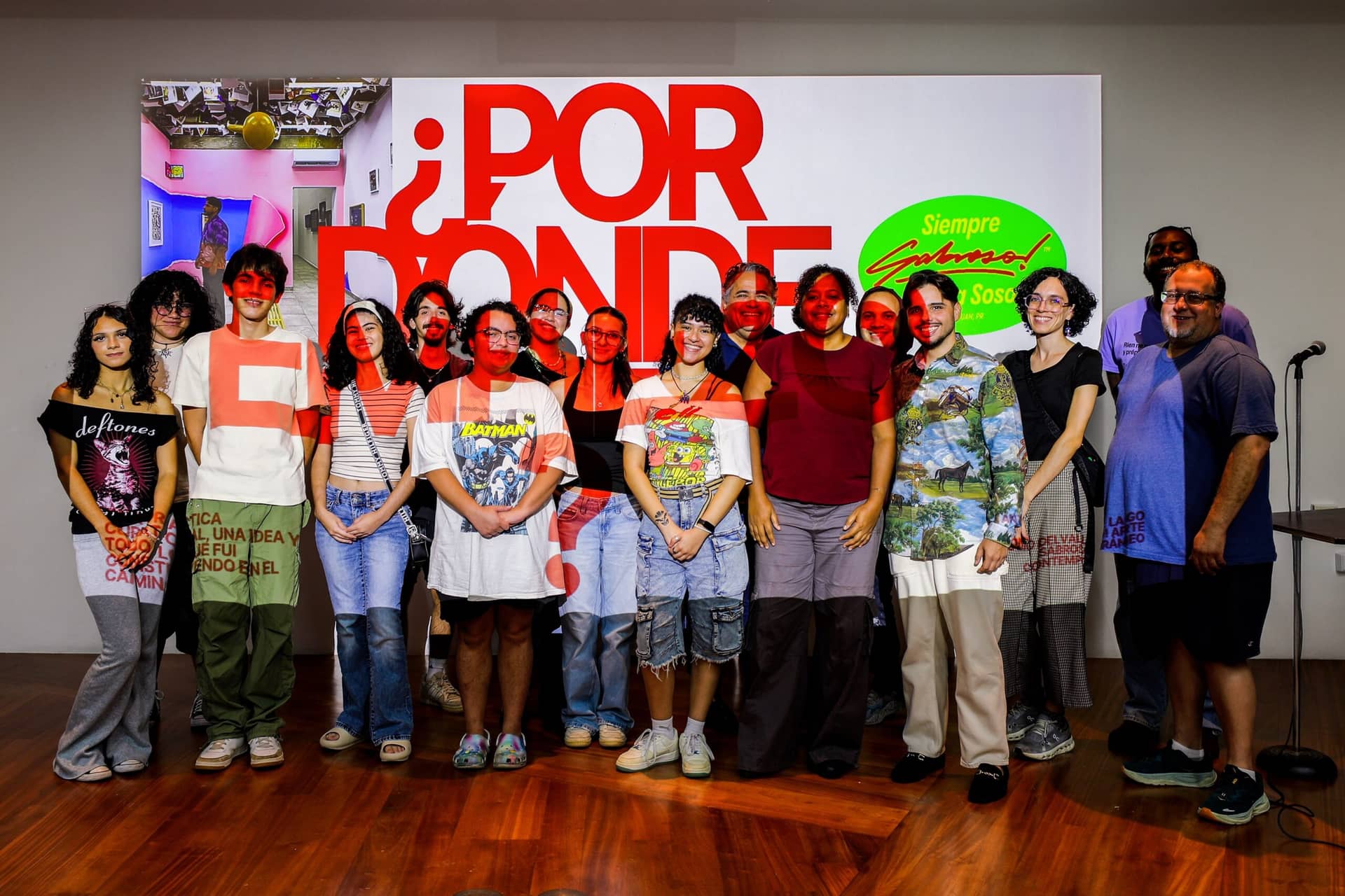 🎨✨ ¡Un vistazo a la charla “¡Sabroso! Arte Contemporáneo: ¿Por dónde empiezo?”!
El Departamento de Pintura de la EAPD recibió a Antonio Del Valle Lago, curador independiente y fundador de Sabroso! Arte Contemporáneo, quien compartió su trayectoria y experiencias en el mundo de las galerías y la promoción del arte contemporáneo. 💙💛
Este encuentro, realizado como parte del curso Preparación del artista plástico profesional, de la profesora Maribel Canales Rosario, brindó a nuestros estudiantes una oportunidad para conocer nuevas perspectivas sobre el desarrollo de una carrera artística.
✨ ¡Gracias a Antonio Del Valle Lago por compartir sus conocimientos con nuestra comunidad!
#EAPD #RetaTuCreatividad #DepartamentoDePintura #ArteContemporáneo #CharlasEAPD @pintura_eapd @sabroso_projects